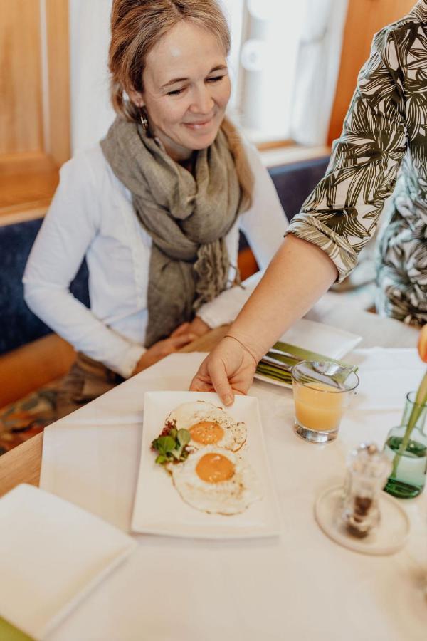 Dorfcafe Unken Hotelpension Swirtshaus Im Dorf ภายนอก รูปภาพ
