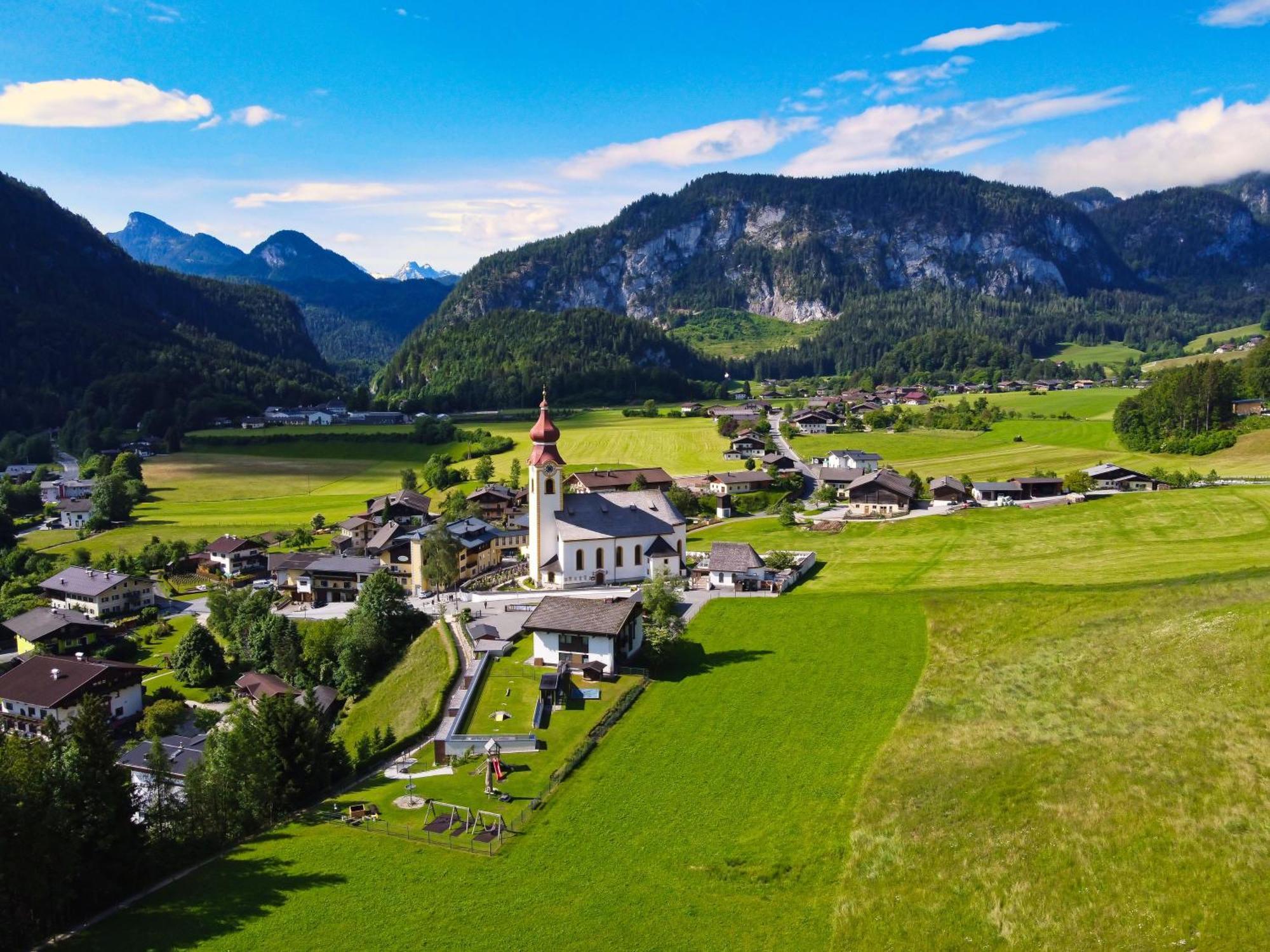 Dorfcafe Unken Hotelpension Swirtshaus Im Dorf ภายนอก รูปภาพ